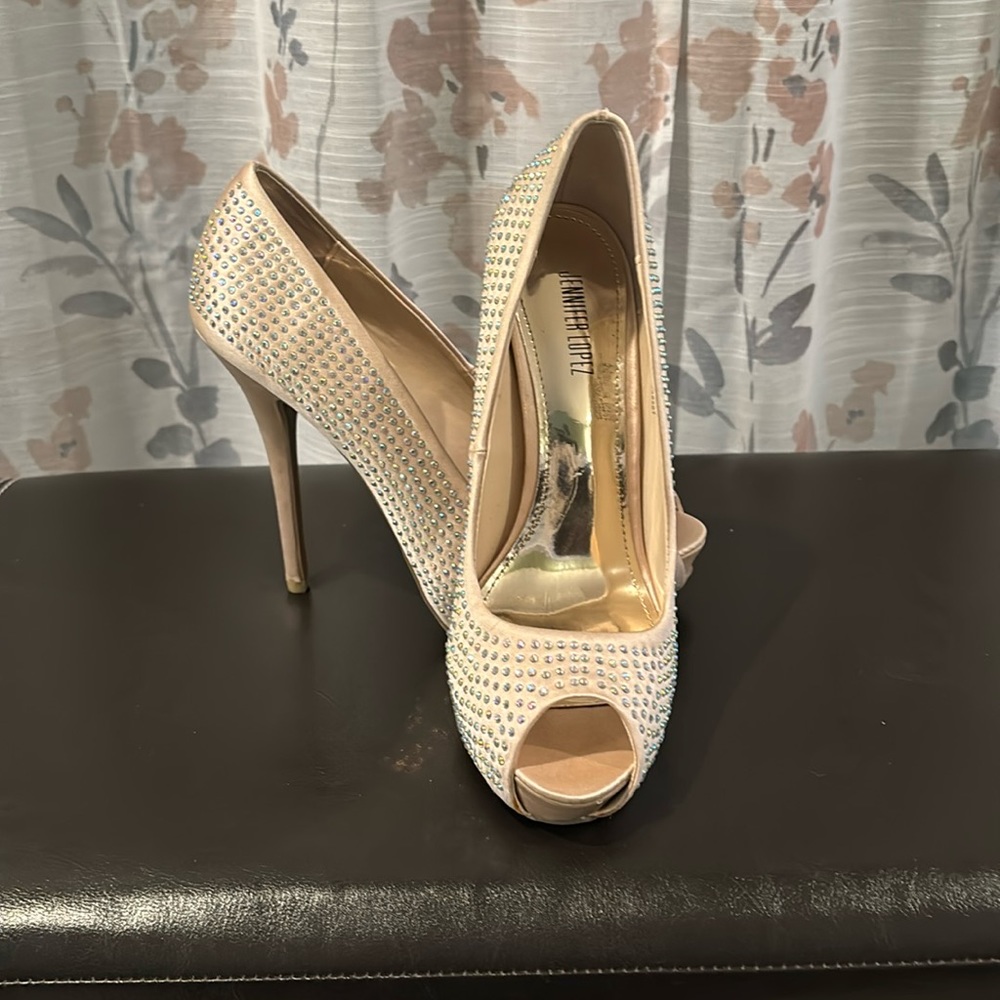 Jennifer Lopez open toed heels 6.5 never worn